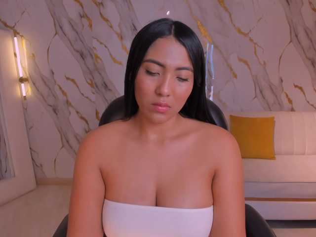 NatalieLewis live cam on BongaCams