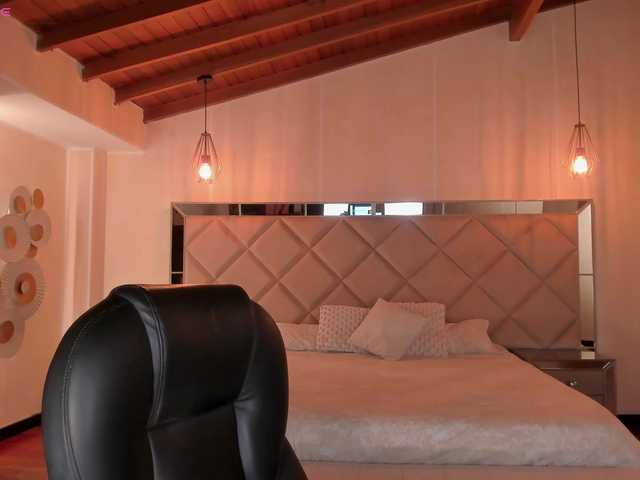 NatalieLewis live cam on BongaCams