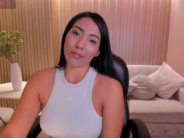 NatalieLewis live cam on UnifiedCams