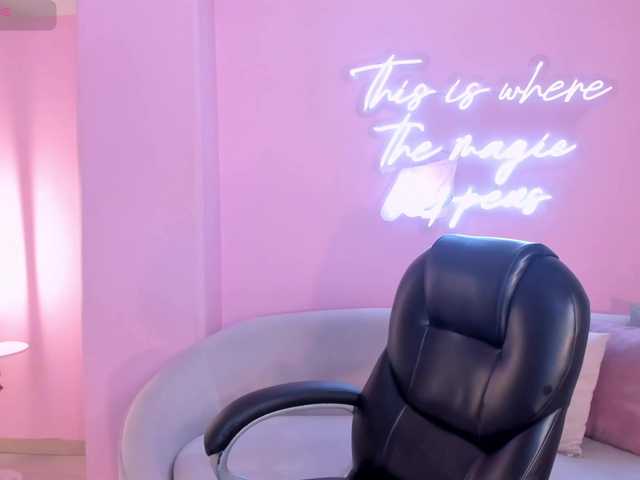 NatalieLewis's BongaCams show and profile