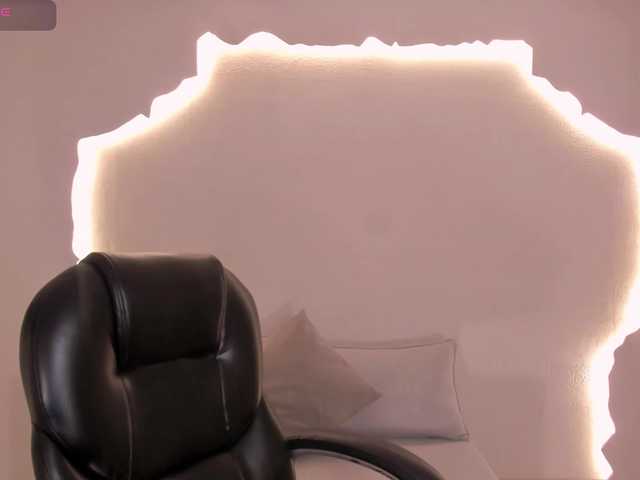 NatalieLewis live cam on BongaCams
