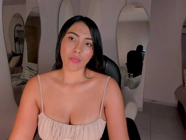 NatalieLewis live cam on BongaCams