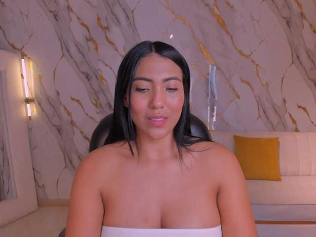 NatalieLewis live cam on BongaCams