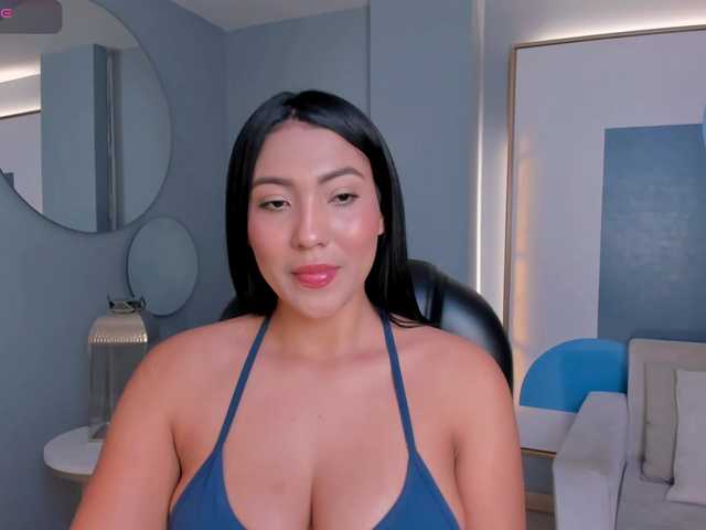 Chat with NatalieLewis live cam