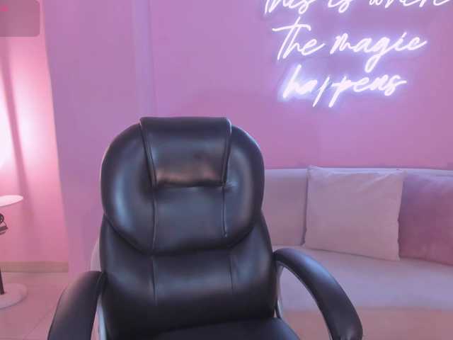 NatalieLewis's BongaCams show and profile