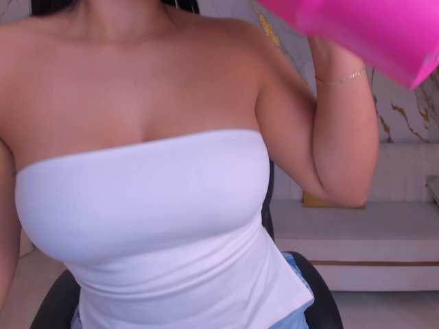 NatalieLewis live cam on BongaCams