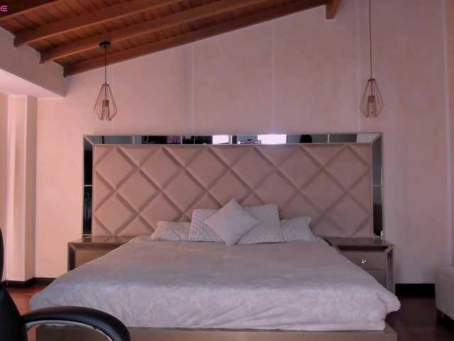 NatalieLewis live cam on BongaCams