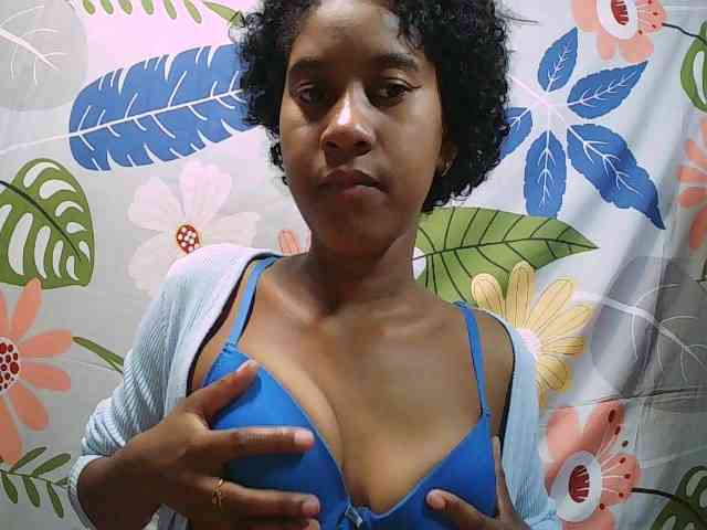 yasmie webcam