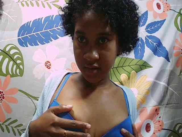 yasmie webcam