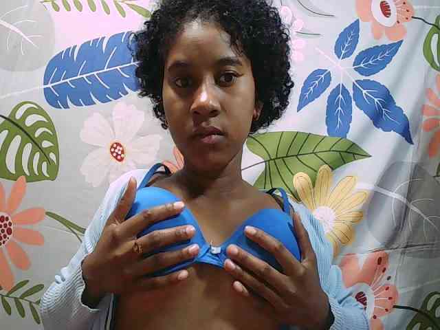 yasmie webcam