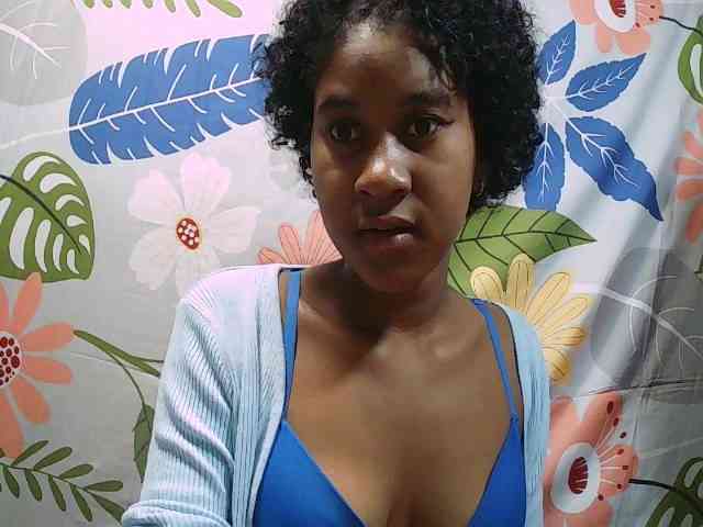 yasmie webcam