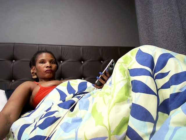 Ntombie-one4u live cam preview