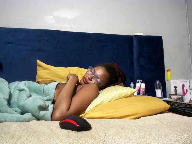 Ntombie live cam on BongaCams