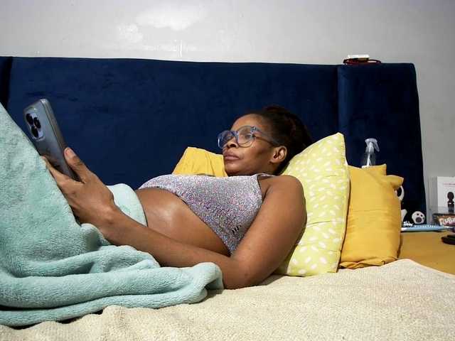 Ntombie live cam on BongaCams