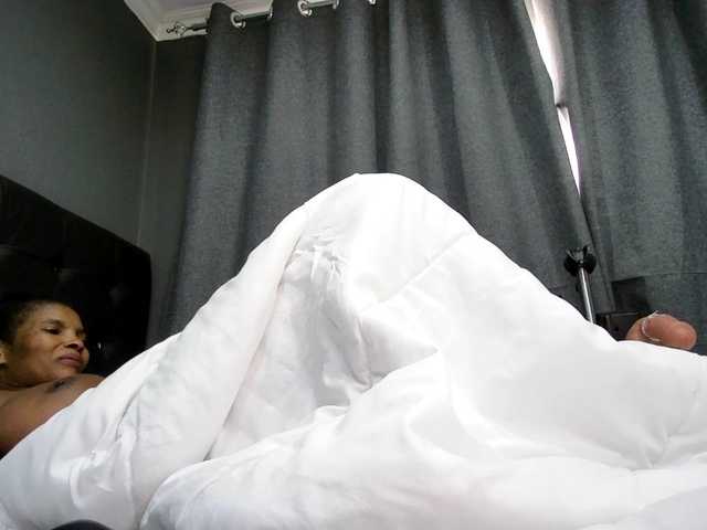 Ntombie-De-NaughtyLover live cam on BongaCams