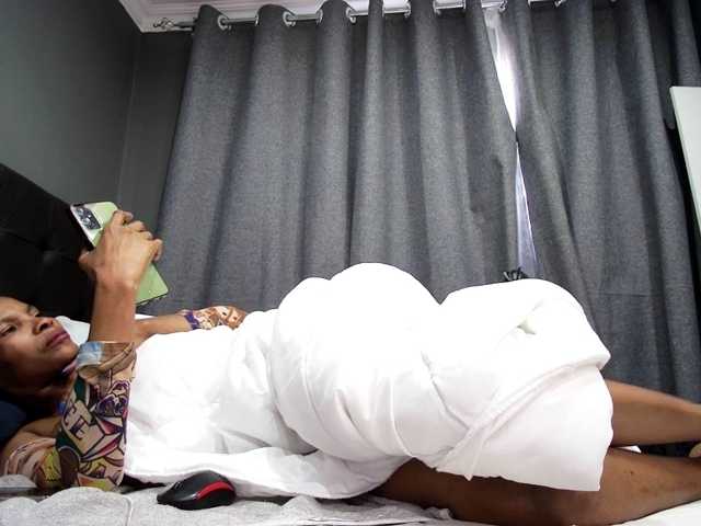 Ntombie-De-NaughtyLover live cam on BongaCams