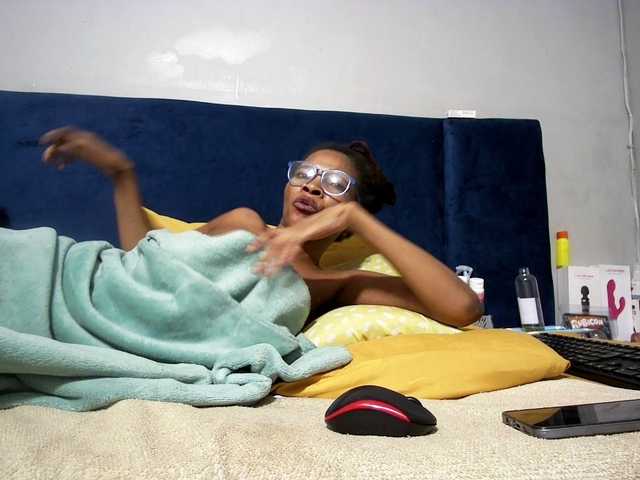 Ntombie live cam on BongaCams