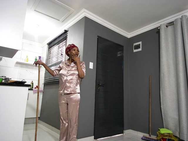 Ntombie live cam on BongaCams