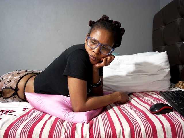 Ntombie live cam on BongaCams