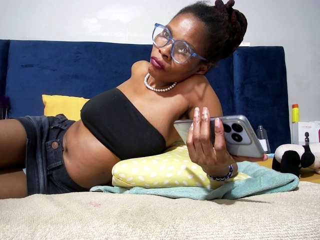 Ntombie live cam on BongaCams