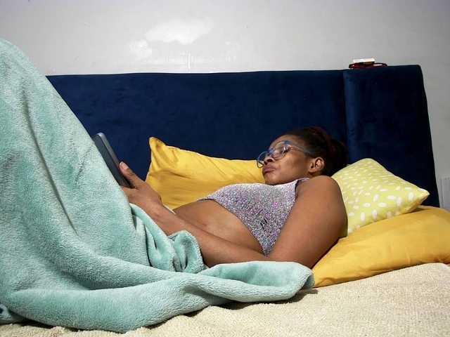 Ntombie live cam on BongaCams