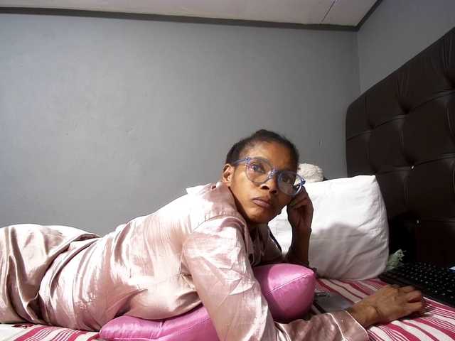 Ntombie live cam on BongaCams