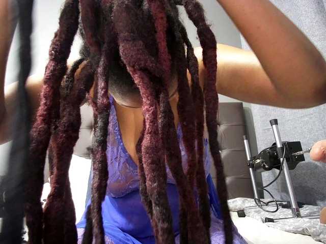 le modèle Ntombie-one4u est en webcam porno dans un show sur le site bongacams, il possède les tags suivants: Ebony,Brunette,Hairy