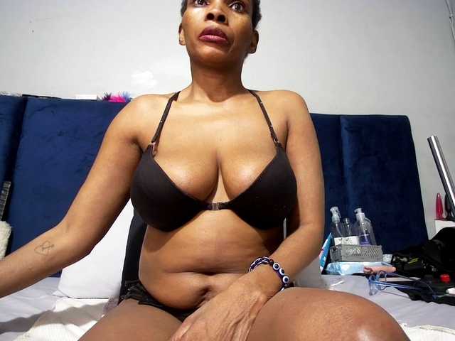 Ntombie live cam on BongaCams