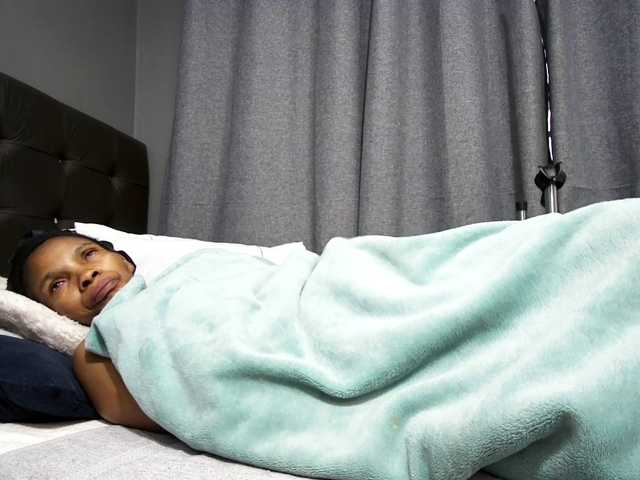 Ntombie-De-NaughtyLover live cam