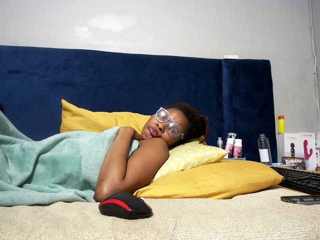 Ntombie live cam on BongaCams