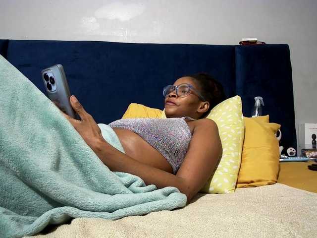 Ntombie live cam on BongaCams