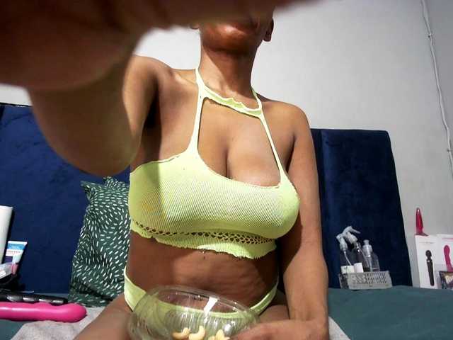 Ntombie live cam on BongaCams