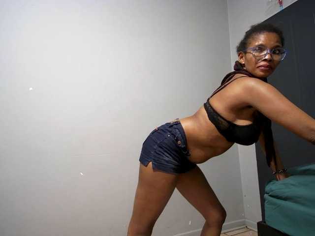 Ntombie live cam on BongaCams