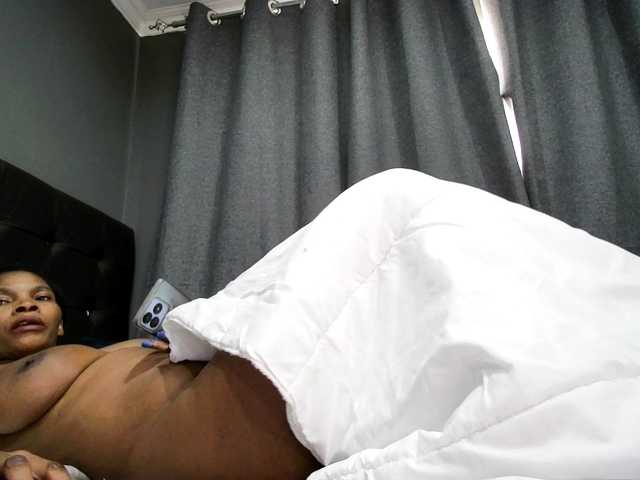 Ntombie-De-NaughtyLover live cam on BongaCams