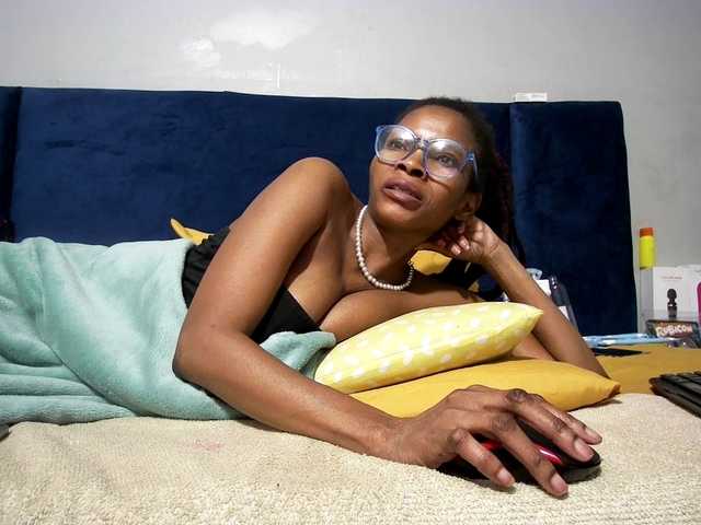 Ntombie live cam on BongaCams