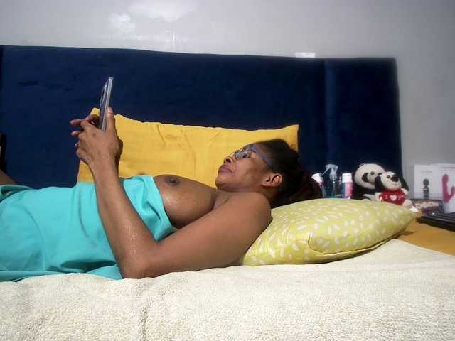Ntombie live cam on BongaCams