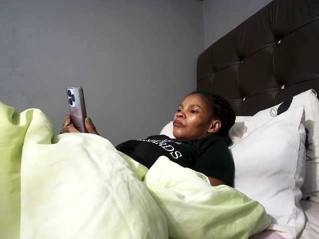 Ntombie live cam on BongaCams