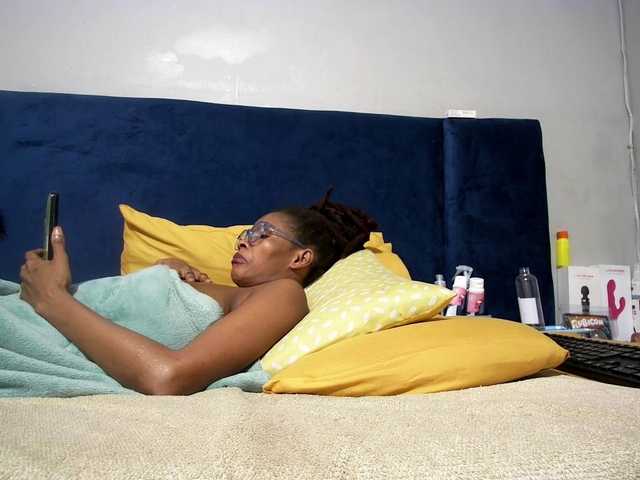 Ntombie live cam on BongaCams