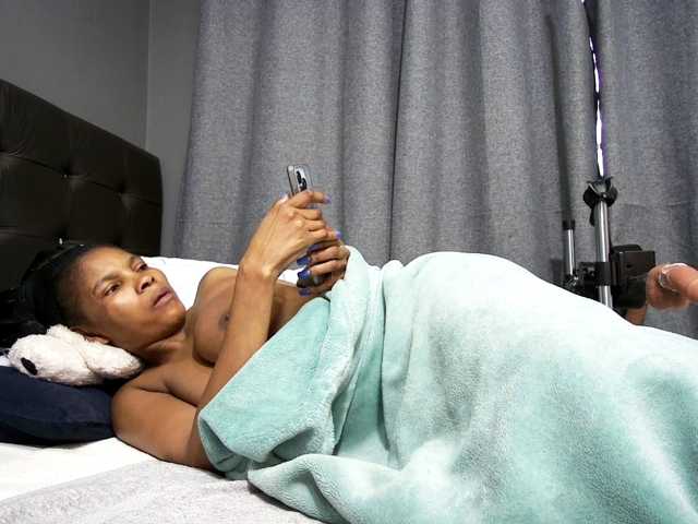 Ntombie-De-NaughtyLover live cam