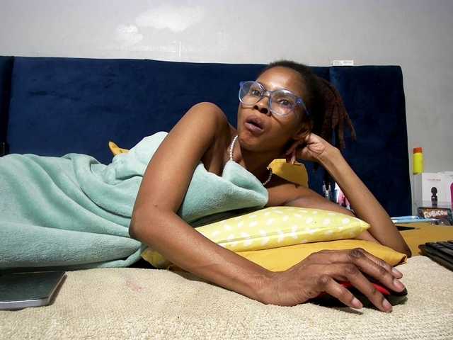 Ntombie live cam on BongaCams