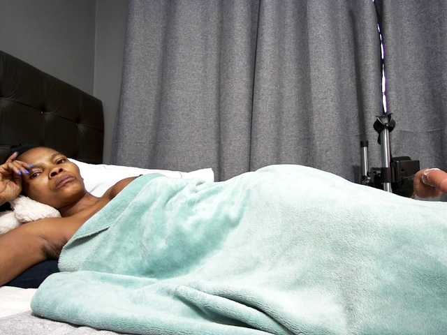 Ntombie-De-NaughtyLover live cam
