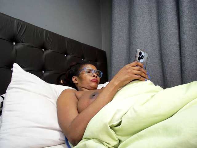 Ntombie live cam on BongaCams