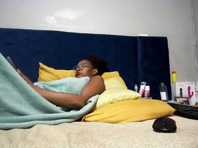 Ntombie live cam on BongaCams