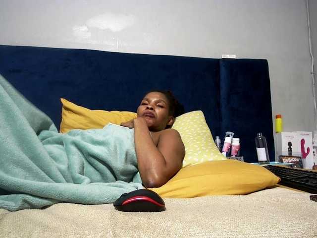 Ntombie live cam on BongaCams