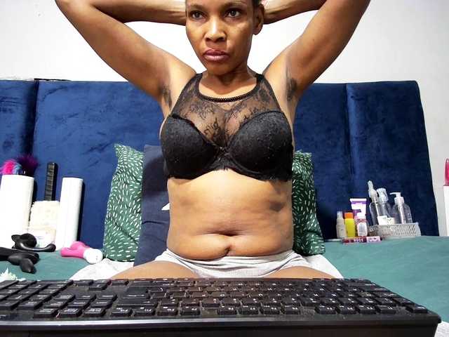 Ntombie live cam on BongaCams