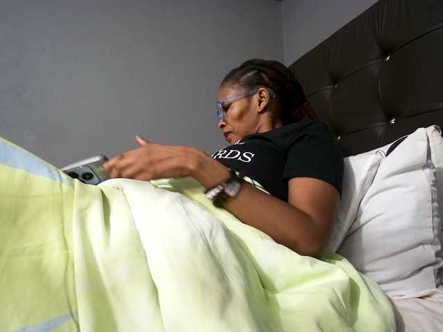 Ntombie live cam on BongaCams