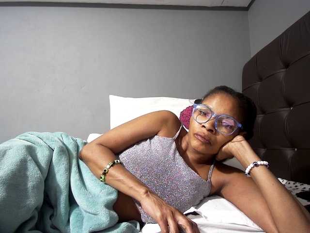 Ntombie live cam on BongaCams