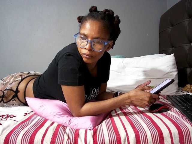 Ntombie live cam on BongaCams