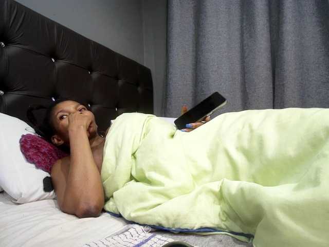 Ntombie live cam on BongaCams
