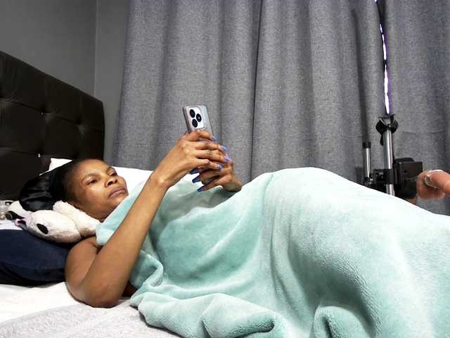 Ntombie-De-NaughtyLover live cam